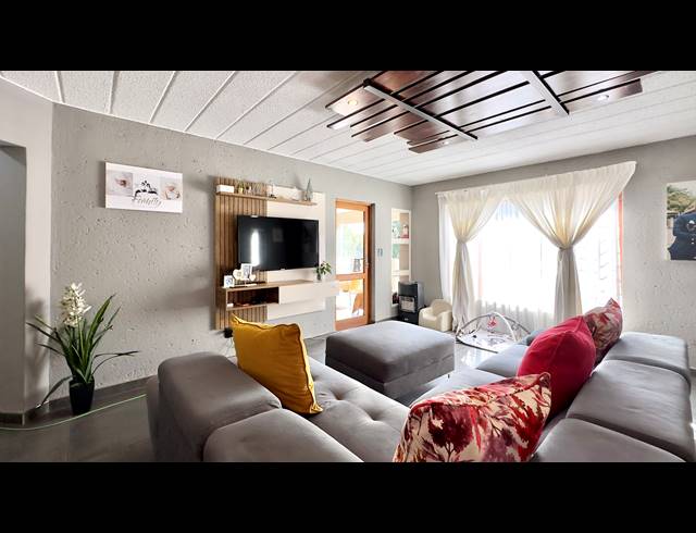 2 BEDROOM APARTMENT FOR SALE IN CRAIGHALL PARK